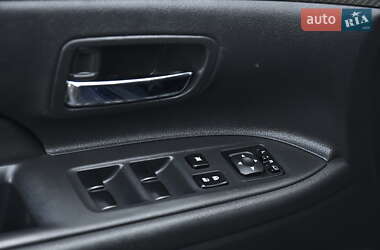 Внедорожник / Кроссовер Mitsubishi Outlander 2013 в 