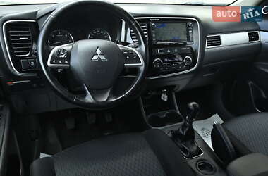 Внедорожник / Кроссовер Mitsubishi Outlander 2013 в 