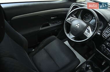 Внедорожник / Кроссовер Mitsubishi Outlander 2013 в 