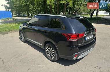 Внедорожник / Кроссовер Mitsubishi Outlander 2019 в 