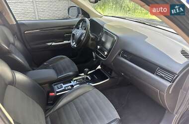 Внедорожник / Кроссовер Mitsubishi Outlander 2019 в 