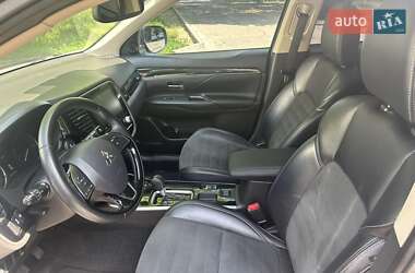 Внедорожник / Кроссовер Mitsubishi Outlander 2019 в 