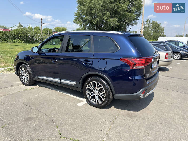 Внедорожник / Кроссовер Mitsubishi Outlander 2016 в Киеве