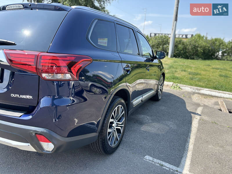 Внедорожник / Кроссовер Mitsubishi Outlander 2016 в Киеве