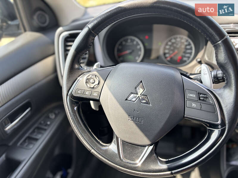 Внедорожник / Кроссовер Mitsubishi Outlander 2016 в Киеве