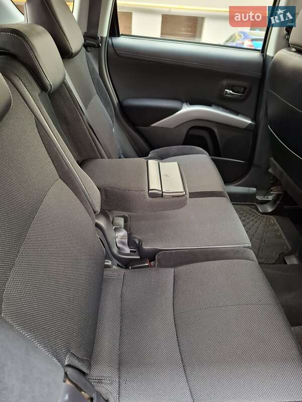 Внедорожник / Кроссовер Mitsubishi Outlander 2011 в Ивано-Франковске