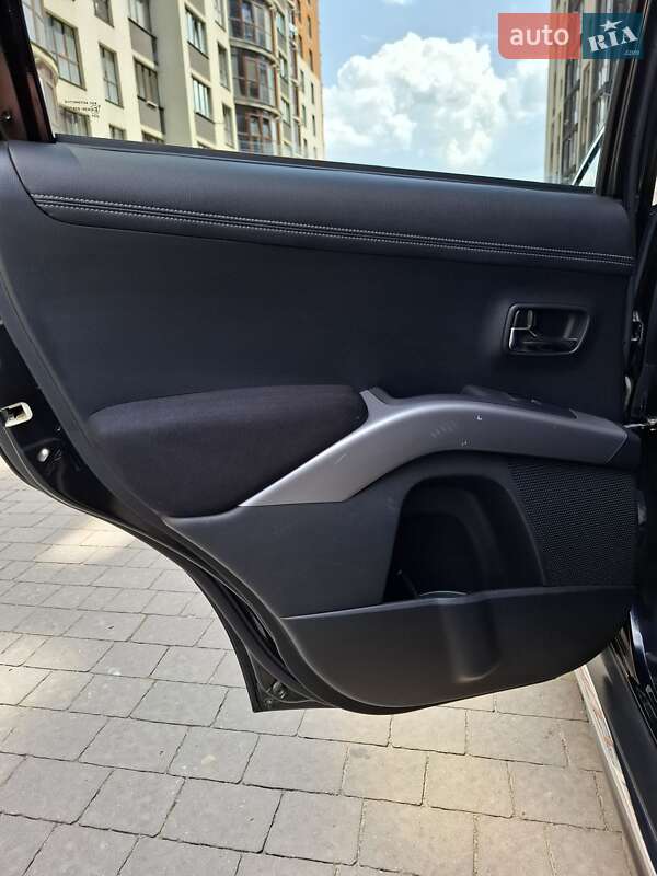 Внедорожник / Кроссовер Mitsubishi Outlander 2011 в Ивано-Франковске