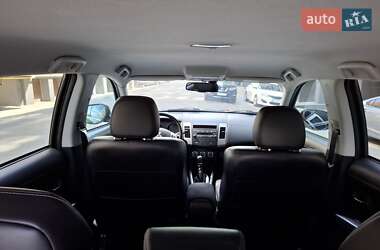 Внедорожник / Кроссовер Mitsubishi Outlander 2011 в 