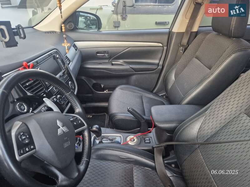 Позашляховик / Кросовер Mitsubishi Outlander 2014 в Львові