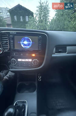 Внедорожник / Кроссовер Mitsubishi Outlander 2014 в 