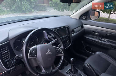 Внедорожник / Кроссовер Mitsubishi Outlander 2014 в 