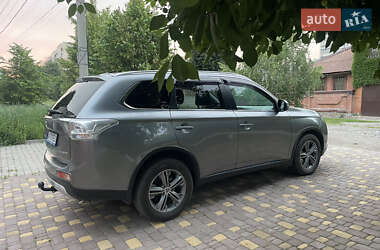Внедорожник / Кроссовер Mitsubishi Outlander 2014 в 