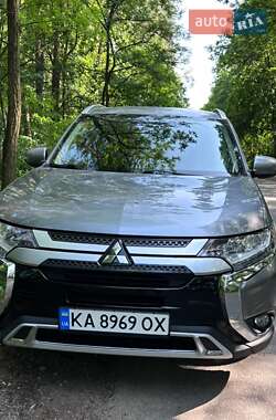 Позашляховик / Кросовер Mitsubishi Outlander 2019 в Києві