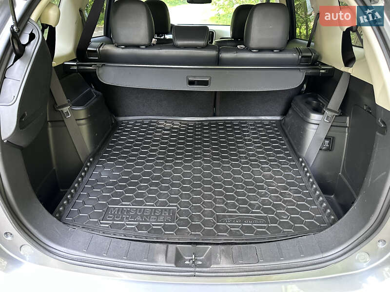 Позашляховик / Кросовер Mitsubishi Outlander 2019 в Києві