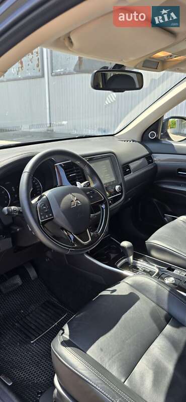 Позашляховик / Кросовер Mitsubishi Outlander 2020 в Полтаві