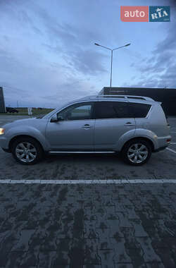 Внедорожник / Кроссовер Mitsubishi Outlander 2010 в 
