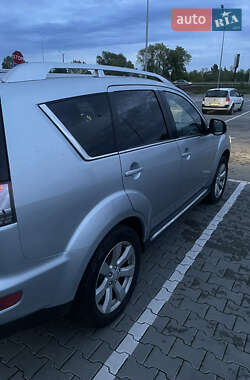 Внедорожник / Кроссовер Mitsubishi Outlander 2010 в 