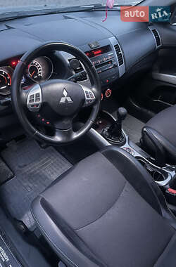 Внедорожник / Кроссовер Mitsubishi Outlander 2010 в 