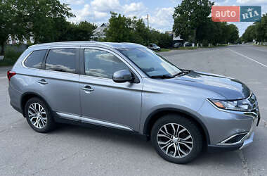 Внедорожник / Кроссовер Mitsubishi Outlander 2015 в 