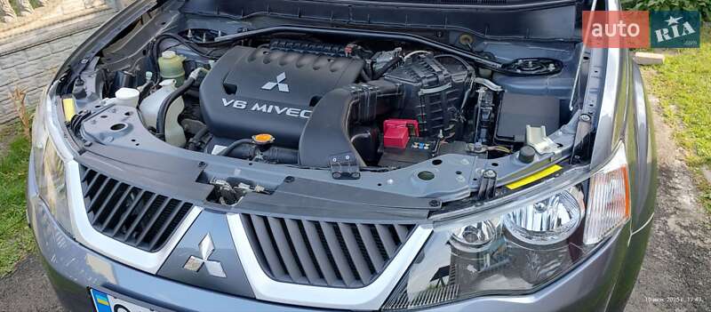Внедорожник / Кроссовер Mitsubishi Outlander 2008 в Русской Поляне