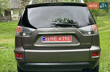 Внедорожник / Кроссовер Mitsubishi Outlander 2011 в 