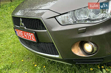 Внедорожник / Кроссовер Mitsubishi Outlander 2011 в 