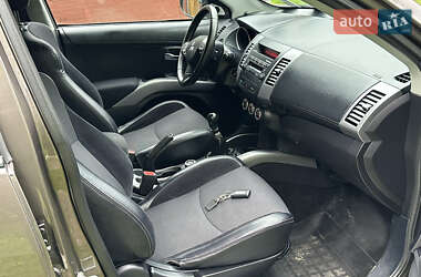 Внедорожник / Кроссовер Mitsubishi Outlander 2011 в 