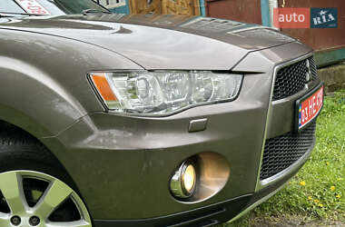 Внедорожник / Кроссовер Mitsubishi Outlander 2011 в 