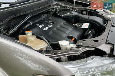 Внедорожник / Кроссовер Mitsubishi Outlander 2011 в 