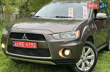 Внедорожник / Кроссовер Mitsubishi Outlander 2011 в 