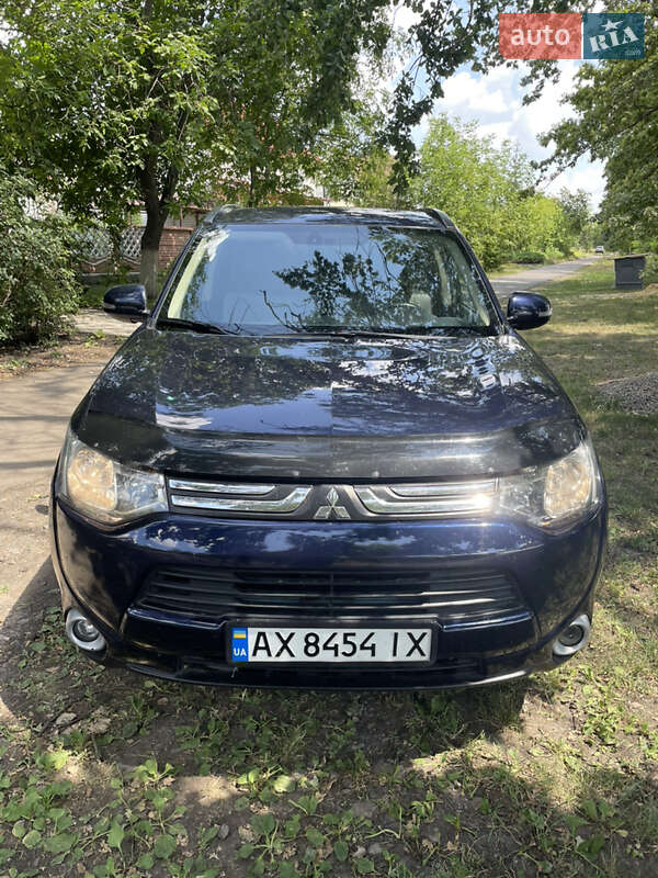 Внедорожник / Кроссовер Mitsubishi Outlander 2013 в Харькове