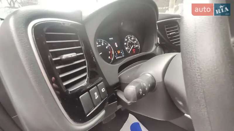 Внедорожник / Кроссовер Mitsubishi Outlander 2017 в Львове