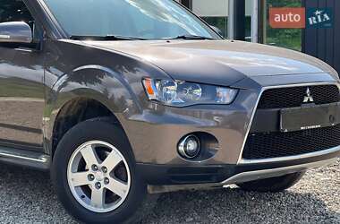 Внедорожник / Кроссовер Mitsubishi Outlander 2011 в 