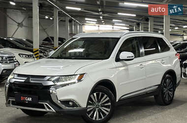 Внедорожник / Кроссовер Mitsubishi Outlander 2019 в Одессе