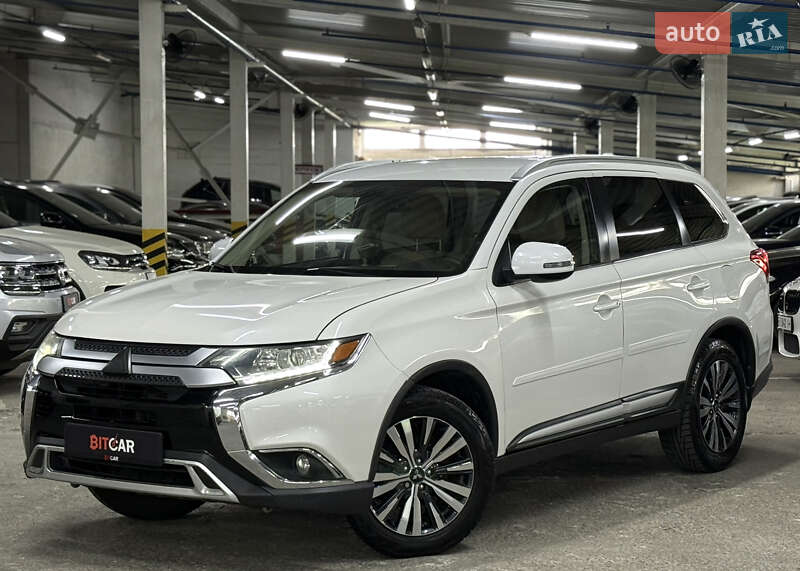 Внедорожник / Кроссовер Mitsubishi Outlander 2019 в Одессе