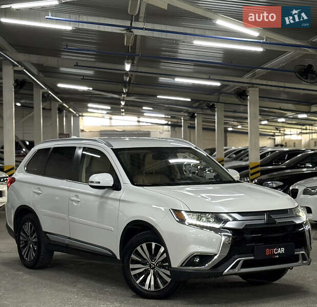 Внедорожник / Кроссовер Mitsubishi Outlander 2019 в Одессе