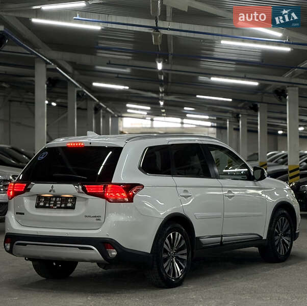 Внедорожник / Кроссовер Mitsubishi Outlander 2019 в Одессе
