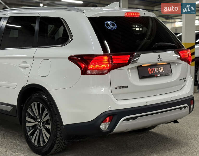 Внедорожник / Кроссовер Mitsubishi Outlander 2019 в Одессе