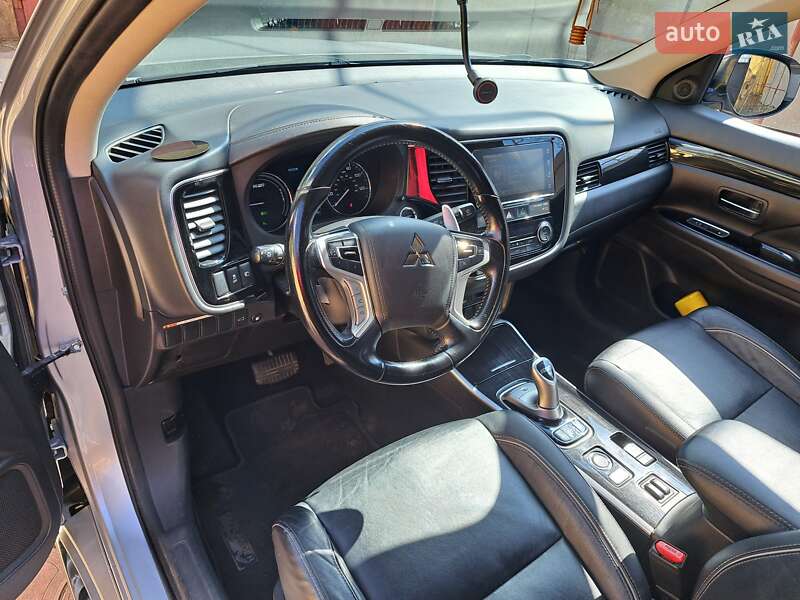 Внедорожник / Кроссовер Mitsubishi Outlander 2017 в Беляевке