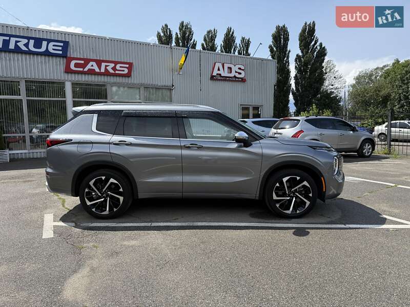 Внедорожник / Кроссовер Mitsubishi Outlander 2022 в Киеве