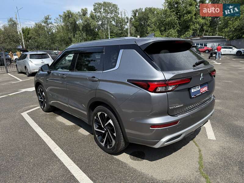 Внедорожник / Кроссовер Mitsubishi Outlander 2022 в Киеве