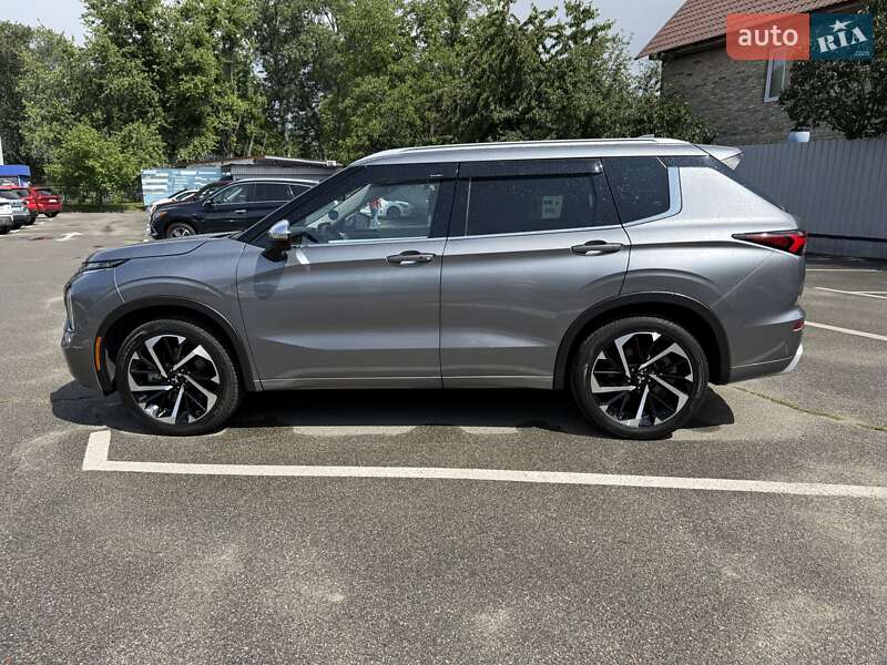 Внедорожник / Кроссовер Mitsubishi Outlander 2022 в Киеве