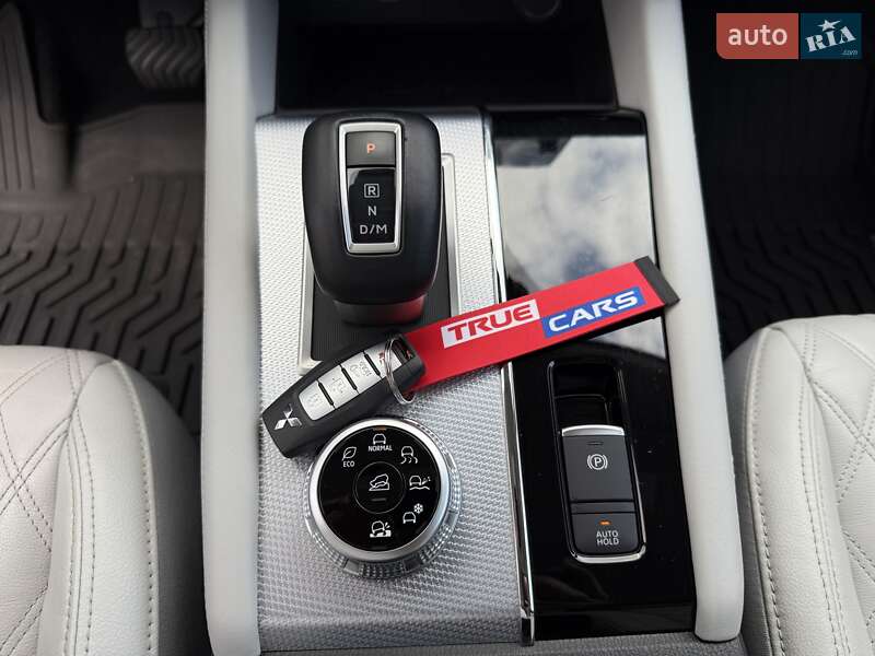 Внедорожник / Кроссовер Mitsubishi Outlander 2022 в Киеве