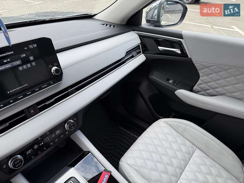 Внедорожник / Кроссовер Mitsubishi Outlander 2022 в Киеве