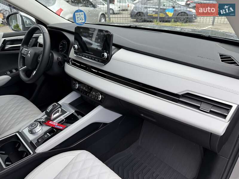 Внедорожник / Кроссовер Mitsubishi Outlander 2022 в Киеве