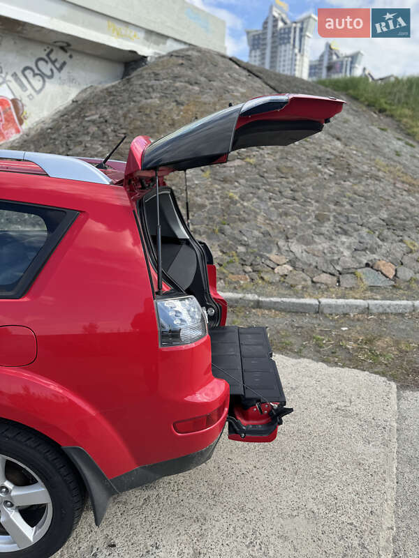 Позашляховик / Кросовер Mitsubishi Outlander 2007 в Києві