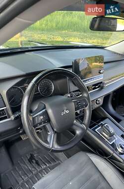 Внедорожник / Кроссовер Mitsubishi Outlander 2022 в Ужгороде