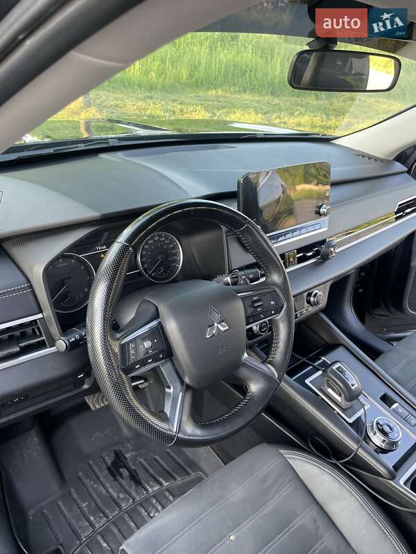 Внедорожник / Кроссовер Mitsubishi Outlander 2022 в Ужгороде