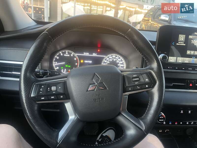 Внедорожник / Кроссовер Mitsubishi Outlander 2022 в Ужгороде