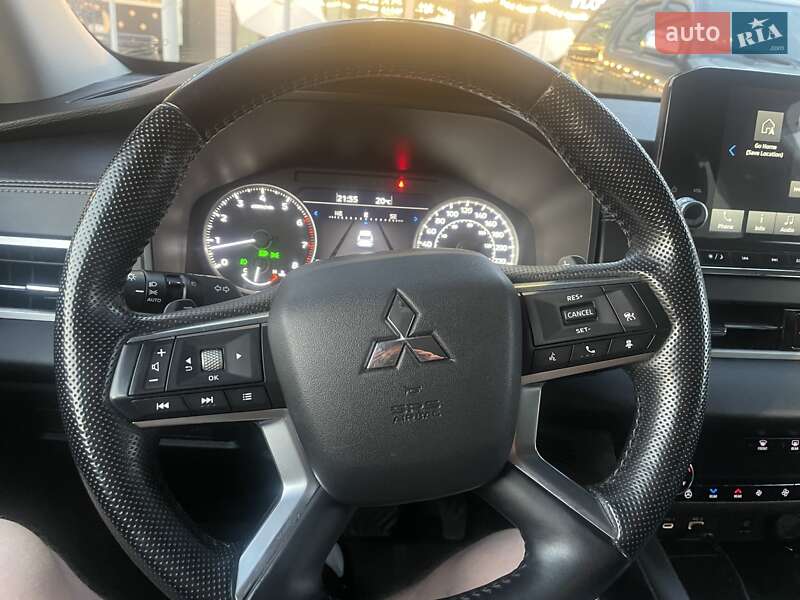 Внедорожник / Кроссовер Mitsubishi Outlander 2022 в Ужгороде